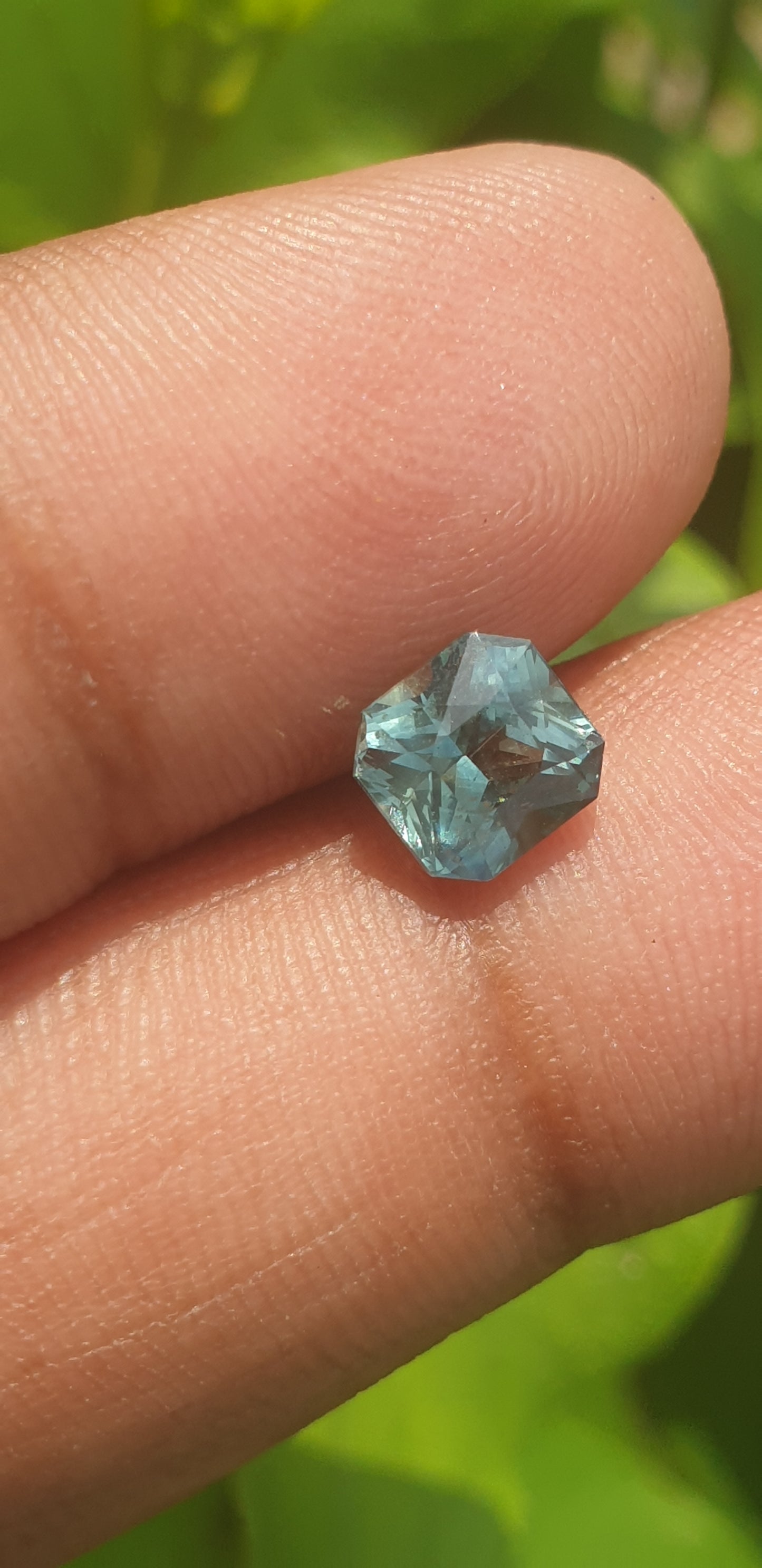 Tel Sapphir 1.345ct Nice Deep Blue- Greenish Sapphir Tone Stone