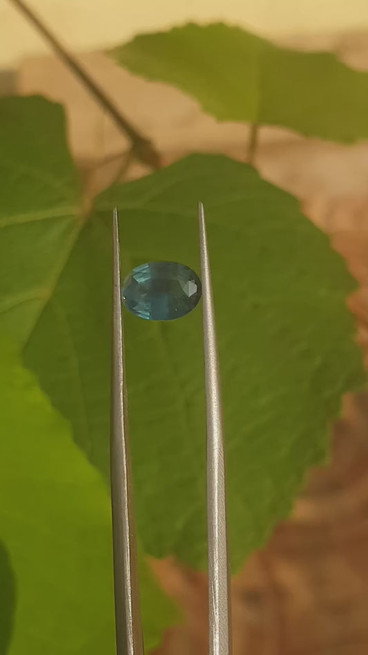 Tel Sapphir 1.250ct Unique Blue Green Sapphir