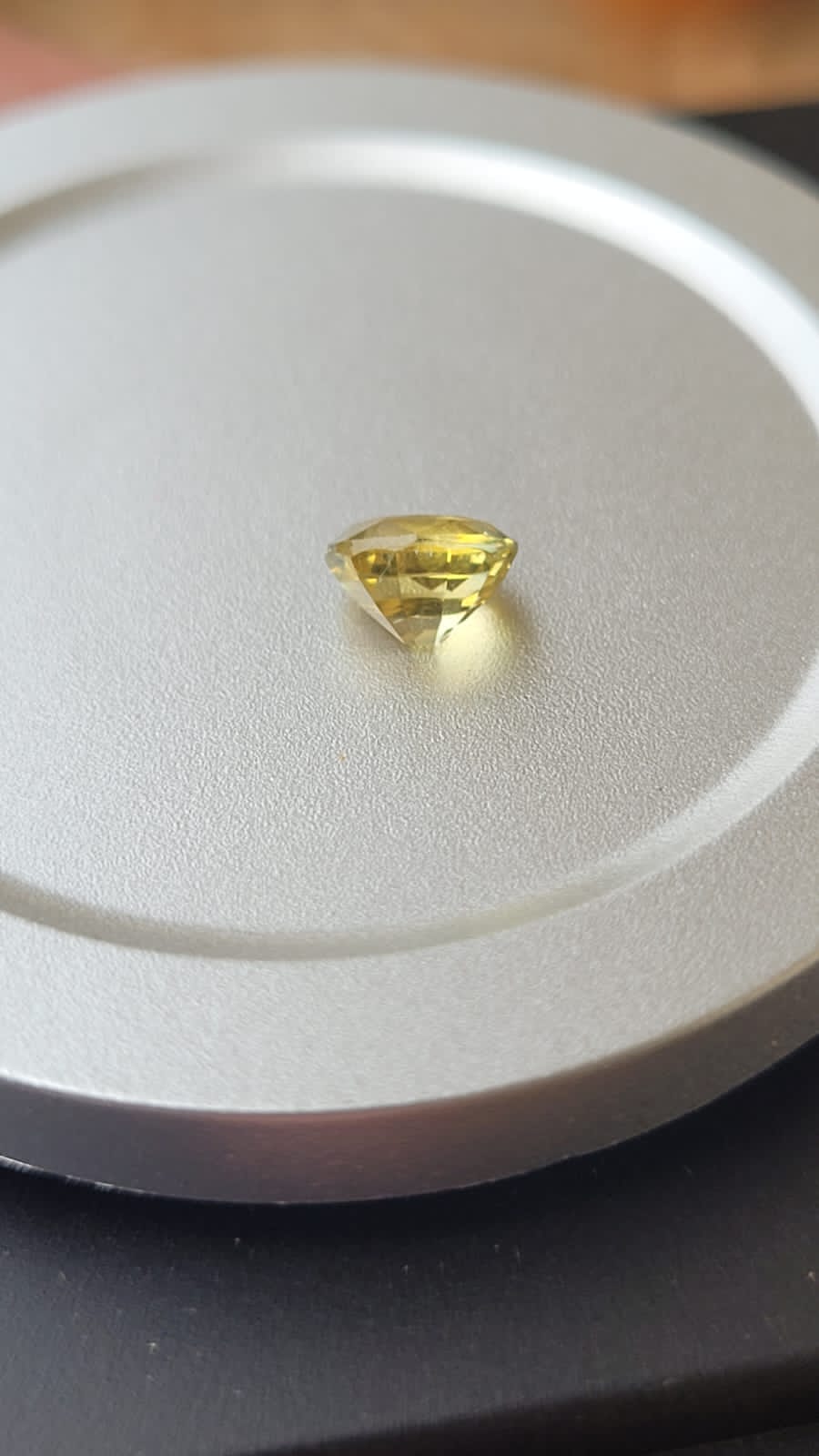 NATURAL YELLOW SAPPHIRE Beautiful Bright Golden Yellow Tone