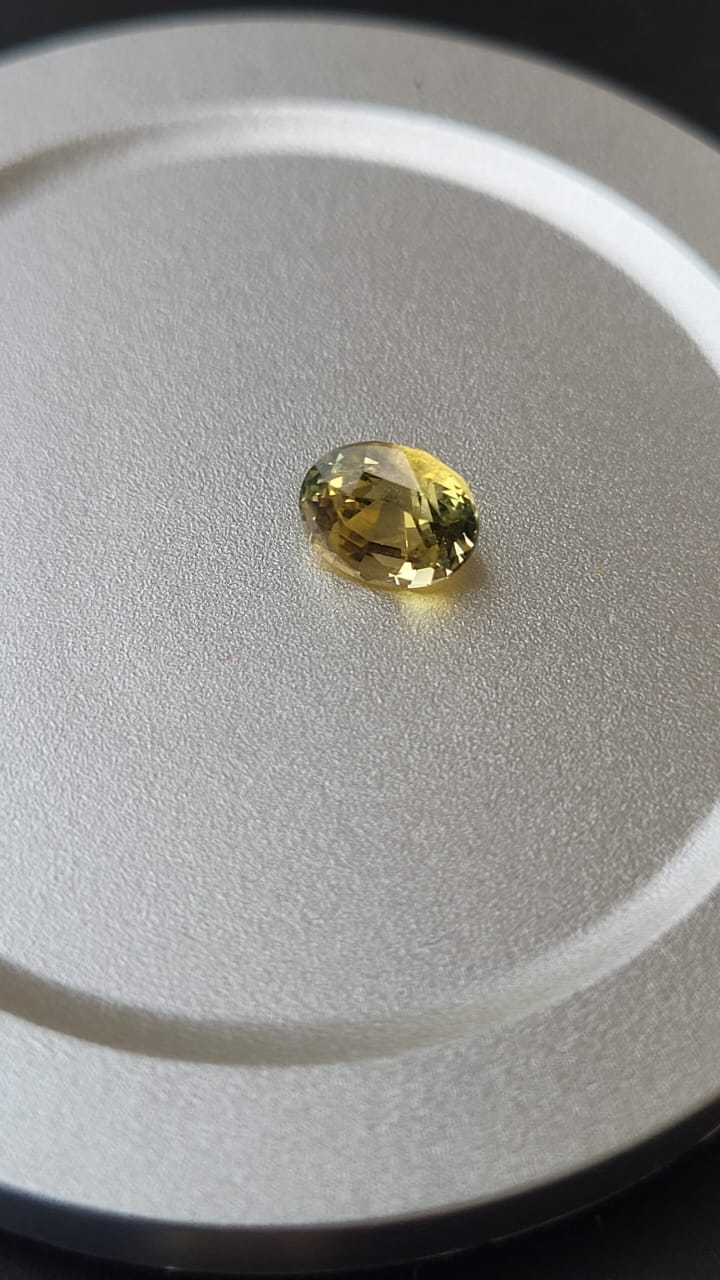 NATURAL YELLOW SAPPHIRE Beautiful Bright Golden Yellow Tone