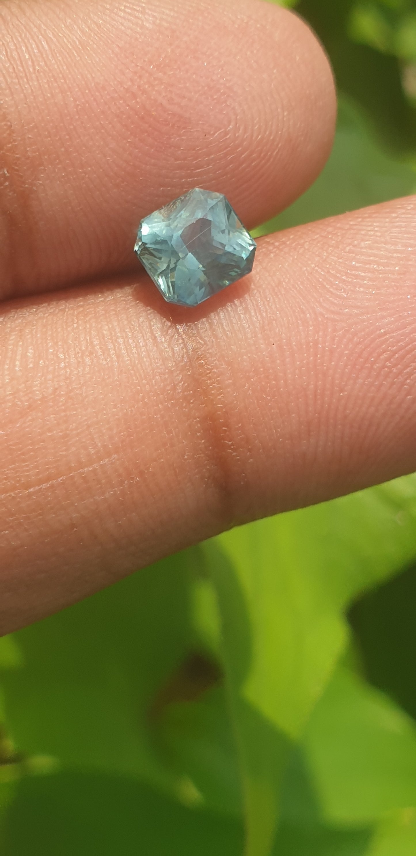 Tel Sapphir 1.345ct Nice Deep Blue- Greenish Sapphir Tone Stone
